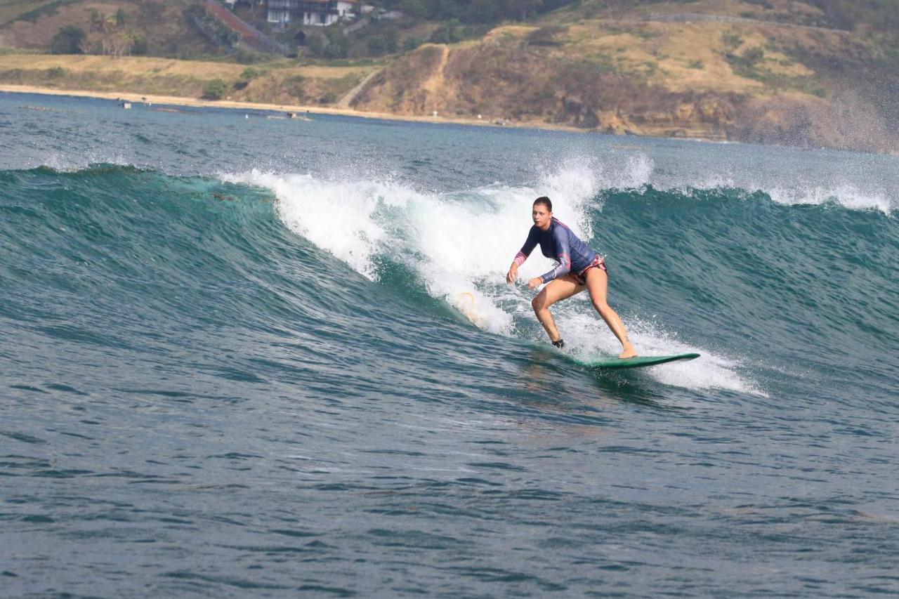 Tropical Sunday Bungalow - Surf And Stay Selong Belanak Luaran gambar