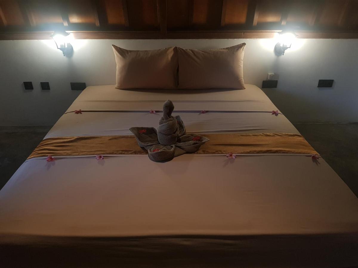Tropical Sunday Bungalow - Surf And Stay Selong Belanak Luaran gambar