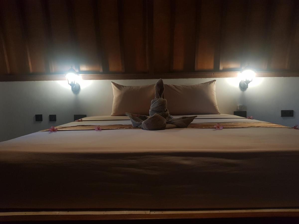 Tropical Sunday Bungalow - Surf And Stay Selong Belanak Luaran gambar