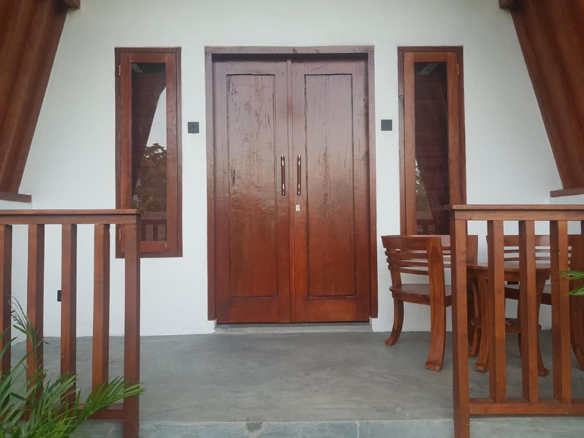 Tropical Sunday Bungalow - Surf And Stay Selong Belanak Luaran gambar
