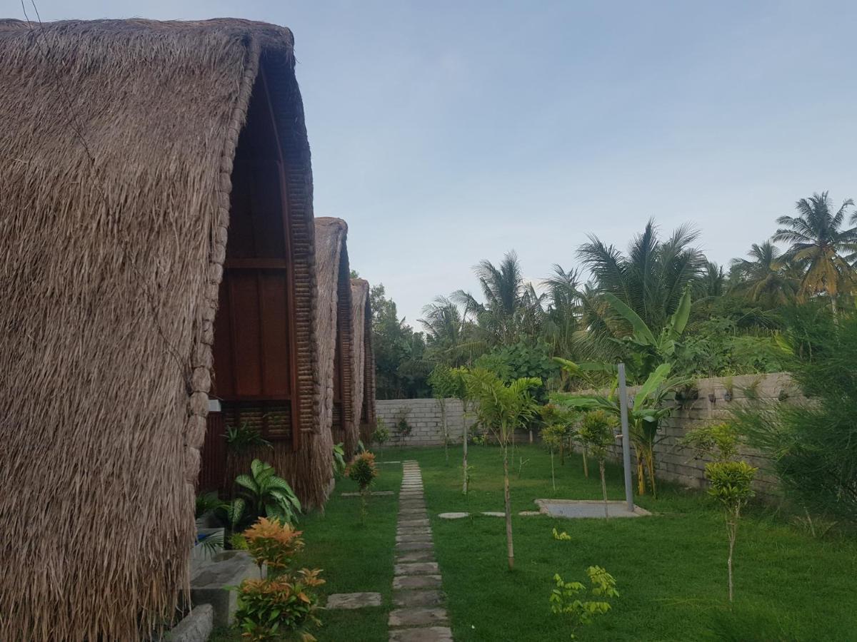 Tropical Sunday Bungalow - Surf And Stay Selong Belanak Luaran gambar