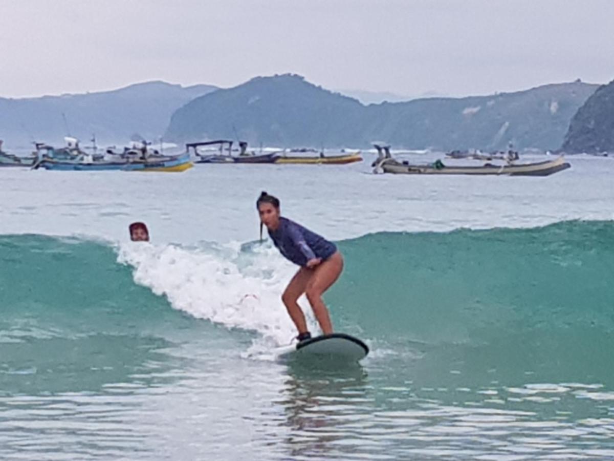 Tropical Sunday Bungalow - Surf And Stay Selong Belanak Luaran gambar