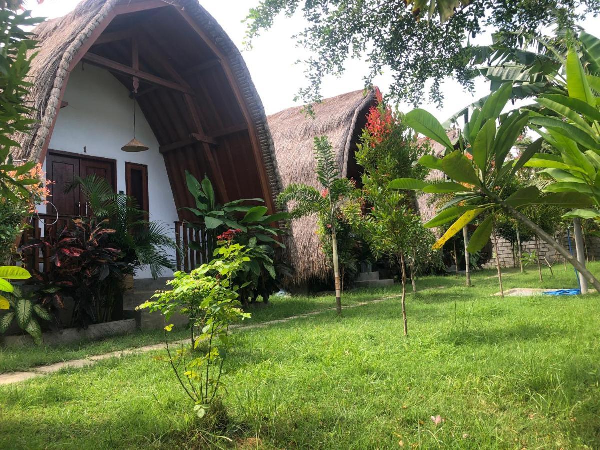 Tropical Sunday Bungalow - Surf And Stay Selong Belanak Luaran gambar