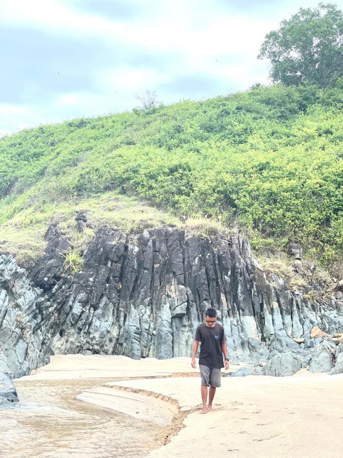 Tropical Sunday Bungalow - Surf And Stay Selong Belanak Luaran gambar