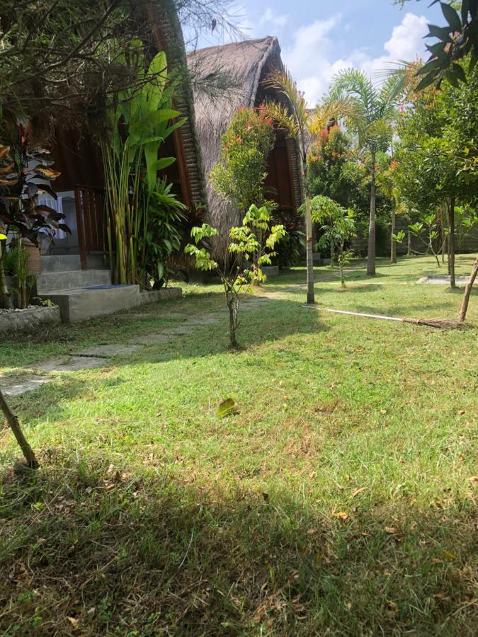 Tropical Sunday Bungalow - Surf And Stay Selong Belanak Luaran gambar