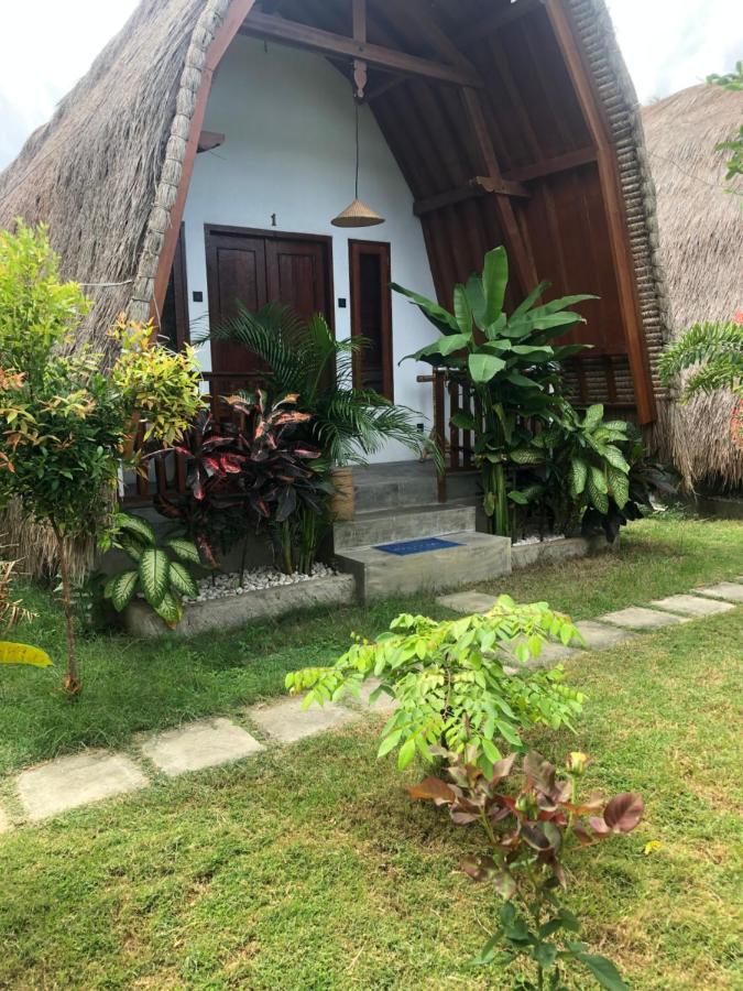 Tropical Sunday Bungalow - Surf And Stay Selong Belanak Luaran gambar