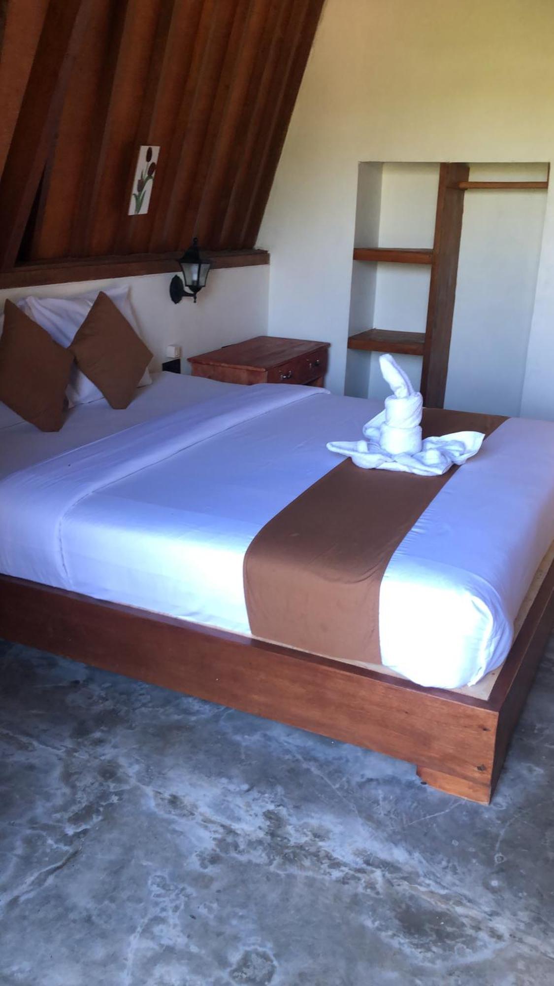 Tropical Sunday Bungalow - Surf And Stay Selong Belanak Bilik gambar